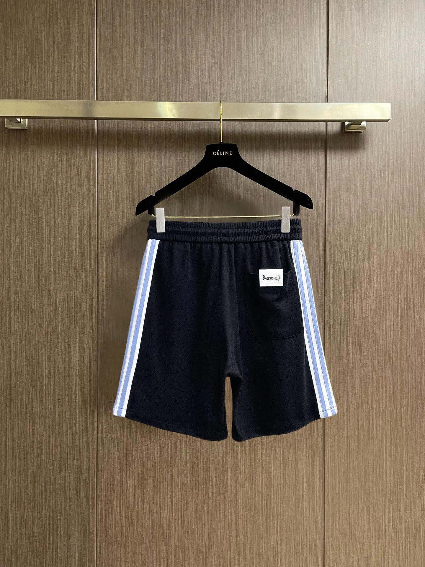 Balenciaga's three-standard complete 2026 summer New Arrival men's casual shorts, advanced custom-made Breathable fabric, Breathable fabric, extremely stretchy and comfortable, impeccable details, top-grade accessories, original logo design concept, delicate and soft feel! The upper body fit is awesome! Size: M-XXXL Please state your height and weight when ordering